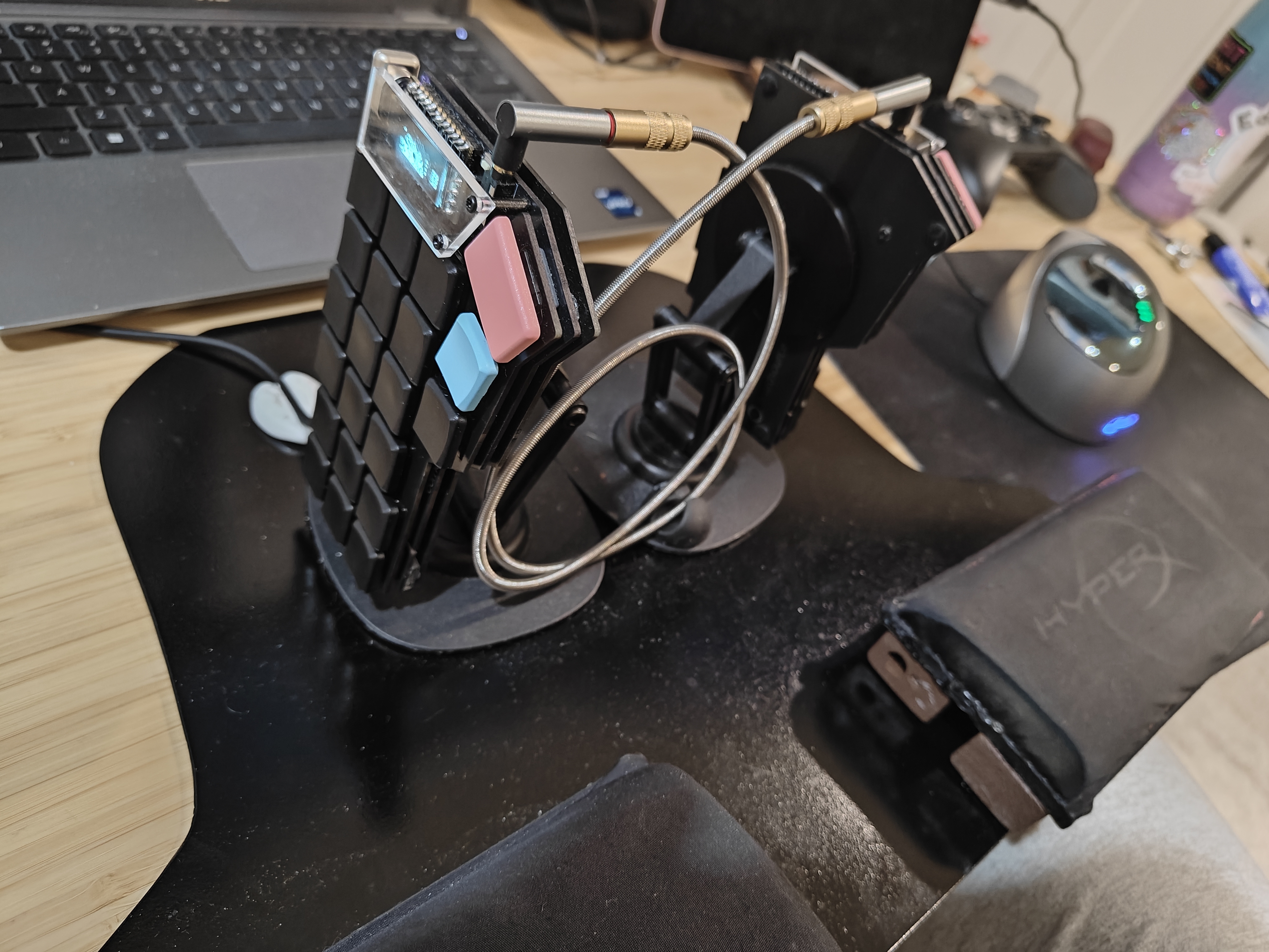 a split vertical mechanical keyboard